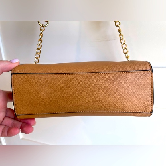 Steve Madden crossbody with gold hardware! - Picture 4 of 7